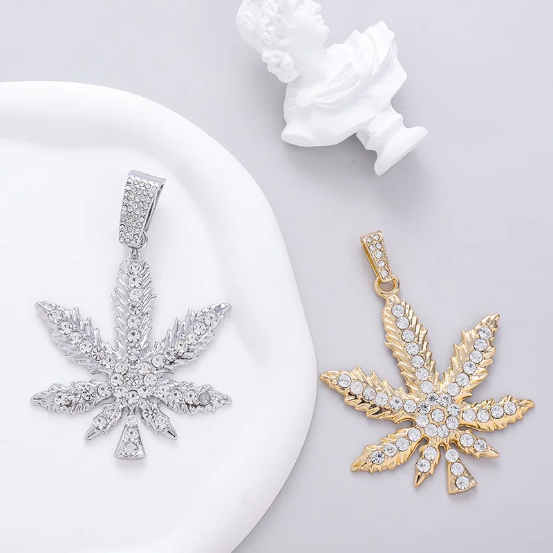 Nový 2024 Zlato strieborné malé buriny Herb kúzlo náhrdelník Maple Leaf Prívesok Náhrdelník Hip Hop Jewelry Veľkoobchod