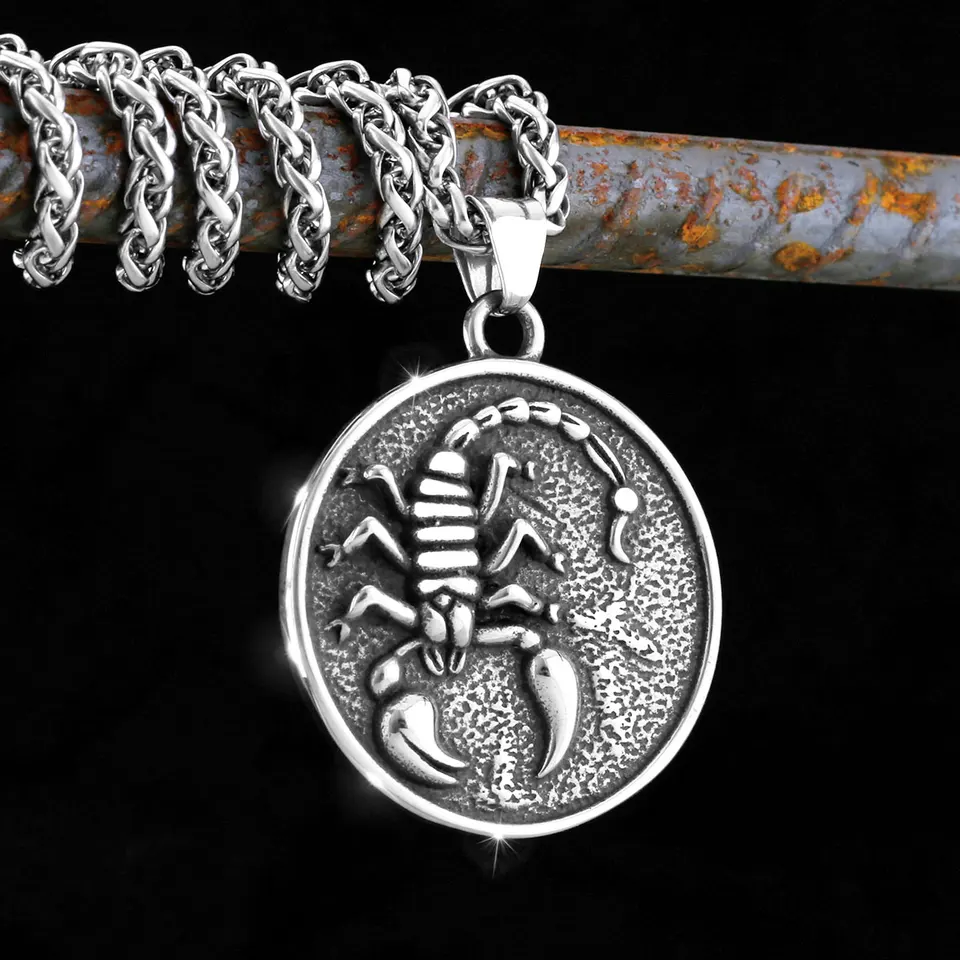 Nový dizajn zvierat Scorpion z nehrdzavejúcej ocele Viking náhrdelník Nordic Pánske retro móda Odin Amulet Amulet šperky prívesok darček unisex