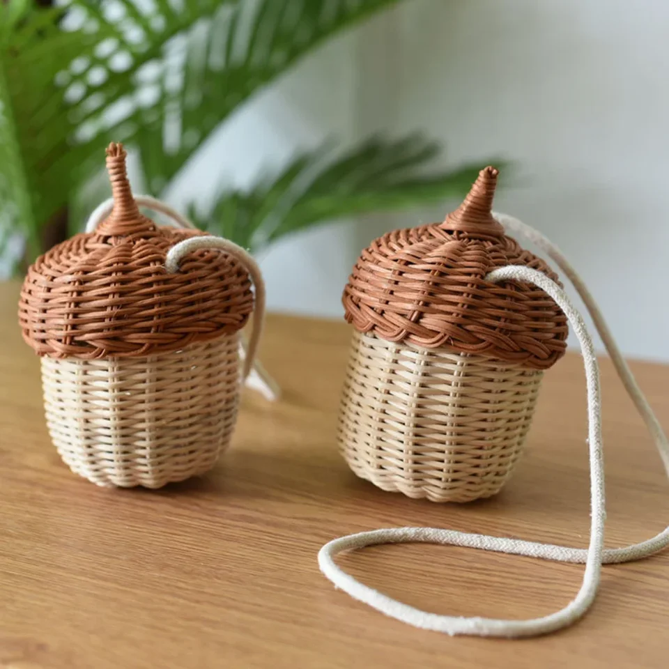Nový úložný kôš v tvare acorn ručne tkaný ručne tkaný Round Rattan Bag Bucket Tropical Beach Style Woven Bag Foto Photo rekvizity