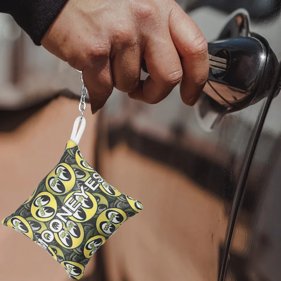 Nový štýl JDM Anime Mooneyes vankúš Svary žltý automobil Keychain Key Lanyard upravený pre automobilový prívesok