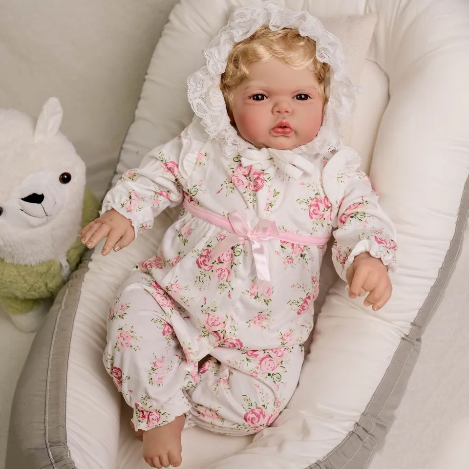 NPK 24inch Pickle Awake v mäkkej látke Body Laty Reborn Reborn Ručne zakorenené kučeravé kučeravé vlasy Cuddly Baby Doll Baby
