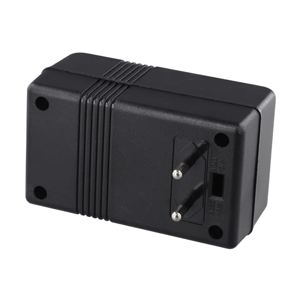 Obchodné cesty AC 220V až 110V Transformer Power Converter Kompaktné a prenosné bezproblémové plastové a kovové obchodné výlety