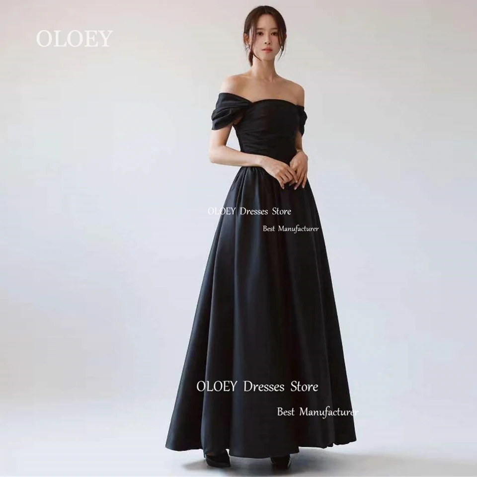 Oloey jednoduché čierne z ramena a linka Svadobné šaty Kórea Photoshoot Pleats Satin podlahová dĺžka svadobné šaty Vlastné plesové šaty