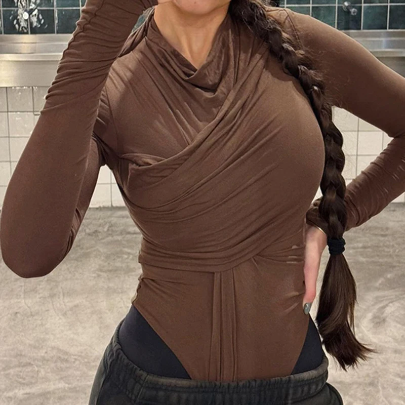 Omsj móda masívne hnedé nepravidelné krížové záhyby dizajn s dlhým rukávom Zničenie sexy bodyit