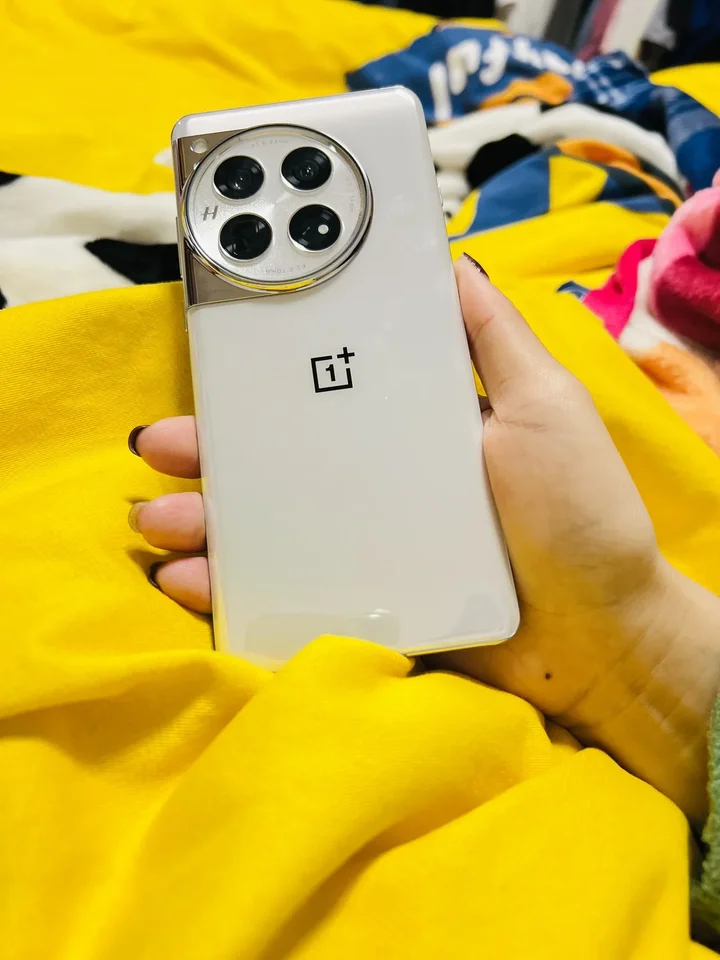 OnePlus 12 Smart Phone Snapdragon 8 Gen 3 6,82 palca AMOLED 64MP 120Hz 5400MAH 100W SUPOOC NFC Originál použitého telefónu