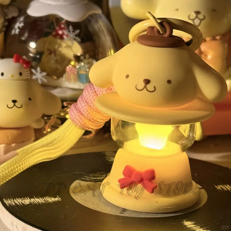 Originálna rodina Sanrio Kuromi Hello Kitty Melody Pochacco postava petrolejové nočné svetlo prívesok