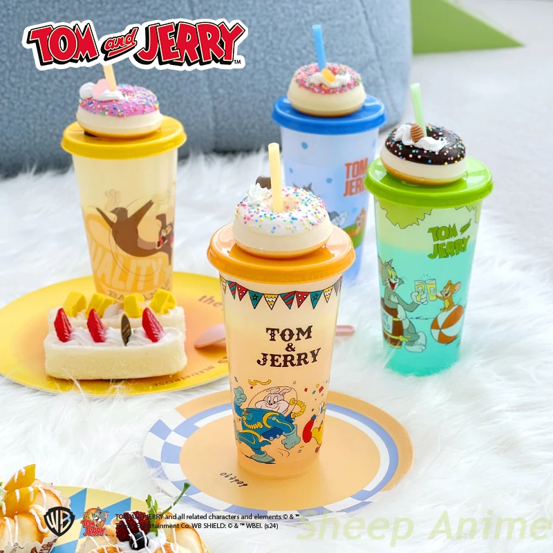 Originálny Tom Jerry Anime Cartoon Topper Cup Figurine Cartoon Theatre Wtih Slaw Cold Water Color Color Color Cope Darčeky Zberateľné zbierky