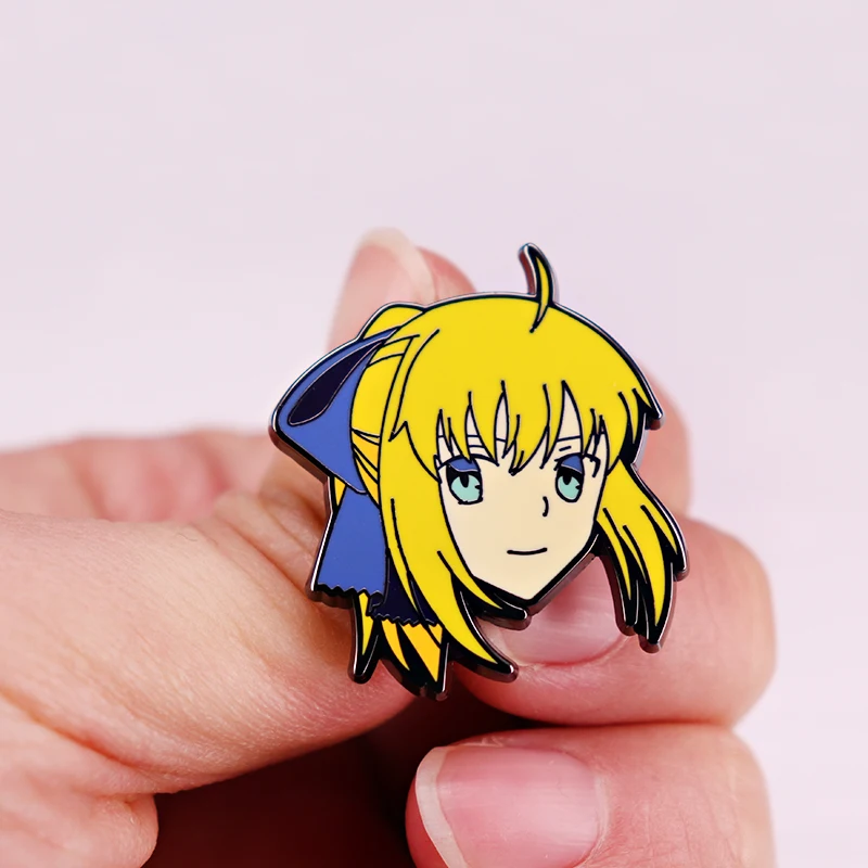 Osud pobyt Night Heroic Warrior Sabre Smalt Smalt Metal Odznak anime dievča brošne klobúk klobúk
