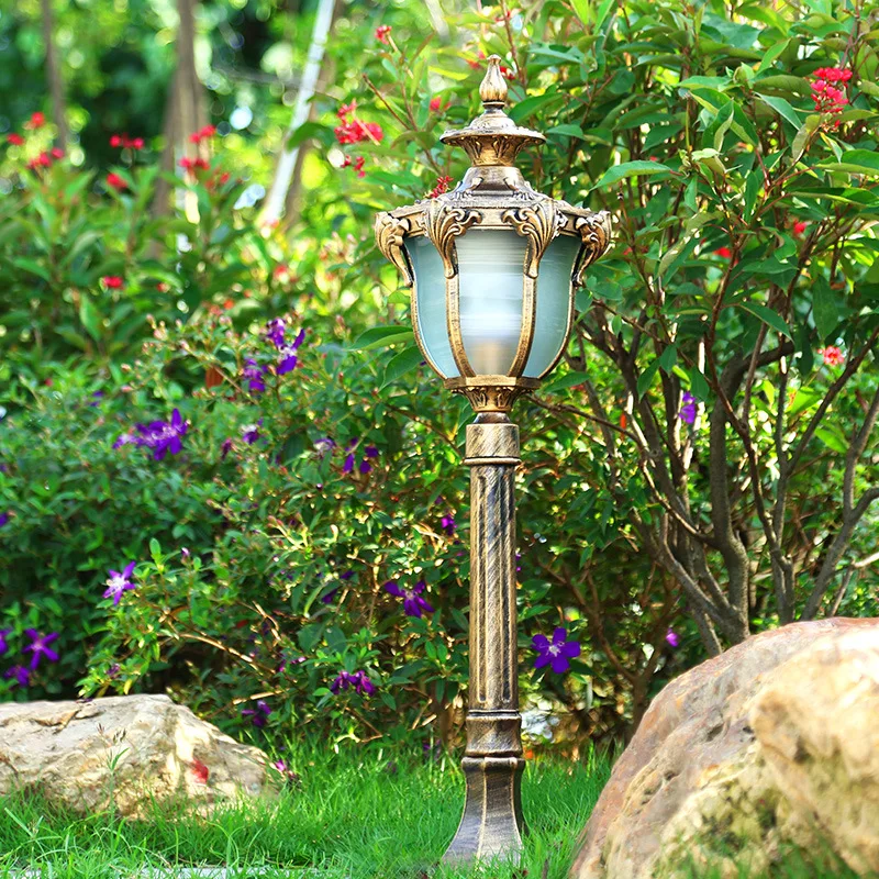 Oufulla bronzová vonkajšia trávnička LED LED retro záhradná lampa nepremokavá domáca dekorácia pre prípravku vily COORTYARD VILLA