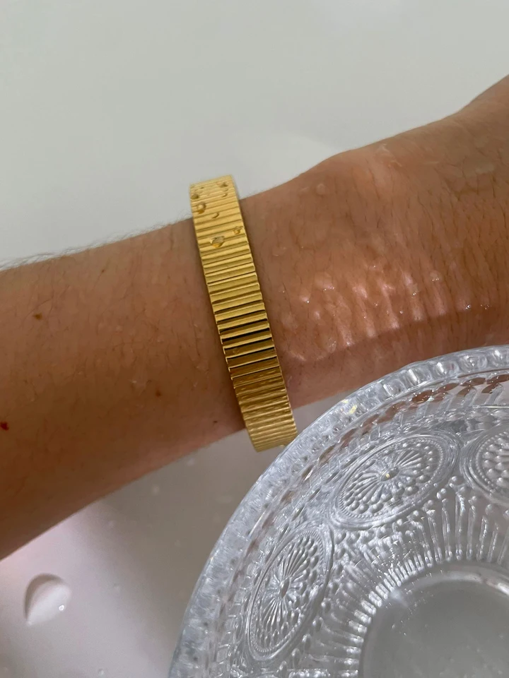 Peri'sbox 18k zlatý PVD PVD PVD TEXTRODEN Otvárací náramok Vysoko kvalitný kovový pruh Dámsky náramok minimalistické šperky bezplatné zadarmo