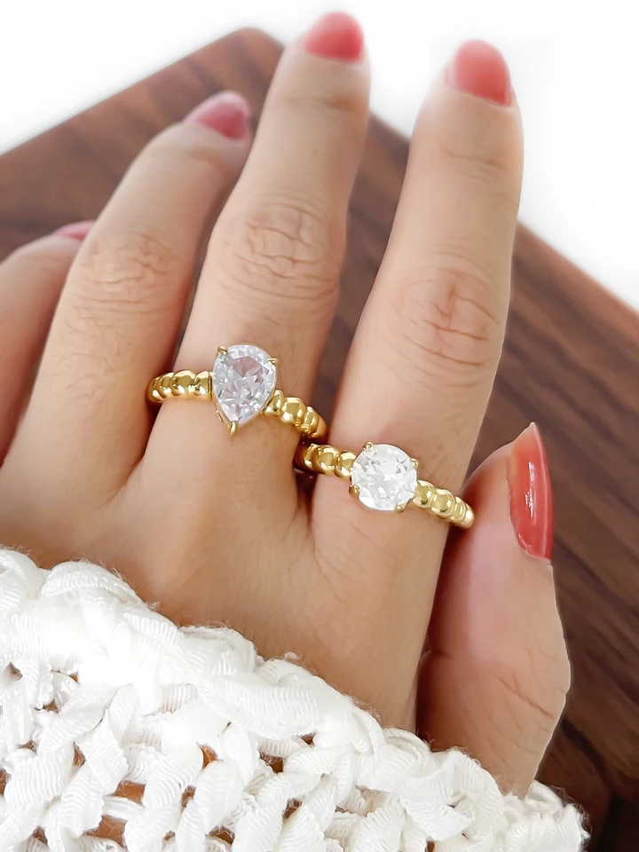 Peri'sbox Ohromujúci zlatý PVD PVD PVD s okrúhlym strihom Solitaire prsteň v z nehrdzavejúcej ocele Free Tarnish Hruška s hruškou zásnubný prsteň stohovateľnosť