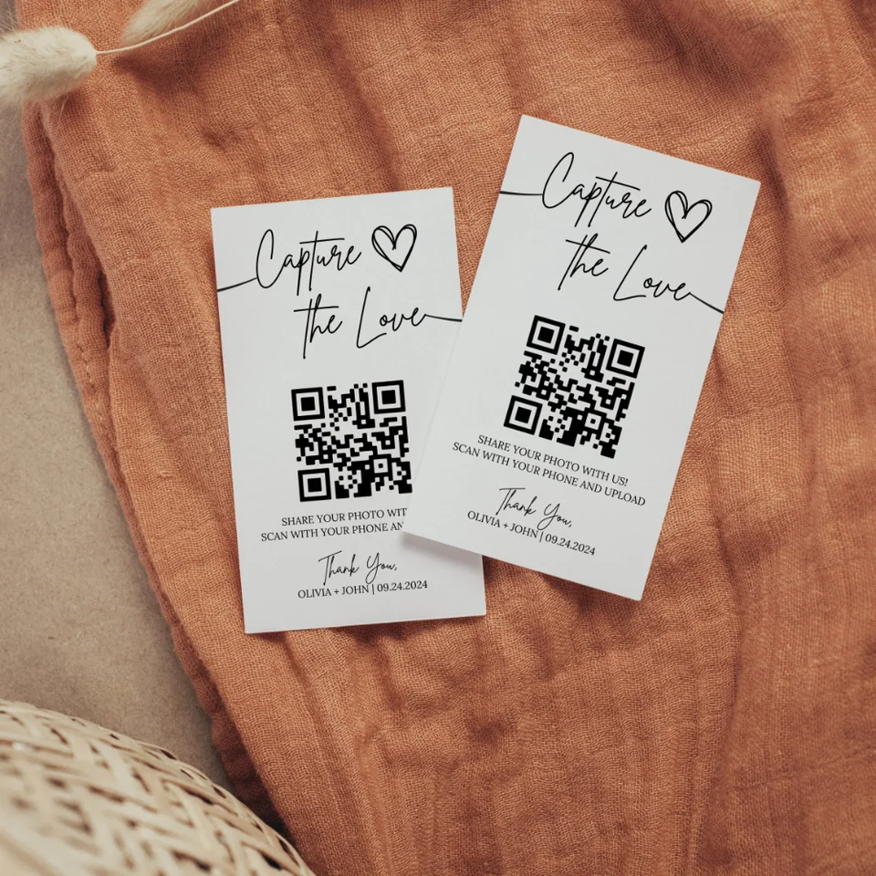 Personalizovaná svadobná fotografická karta Zachyťte lásku QR Code Svadobné oznámenia Vďaka Karte Minimalistická párty dekorácie Place miesto