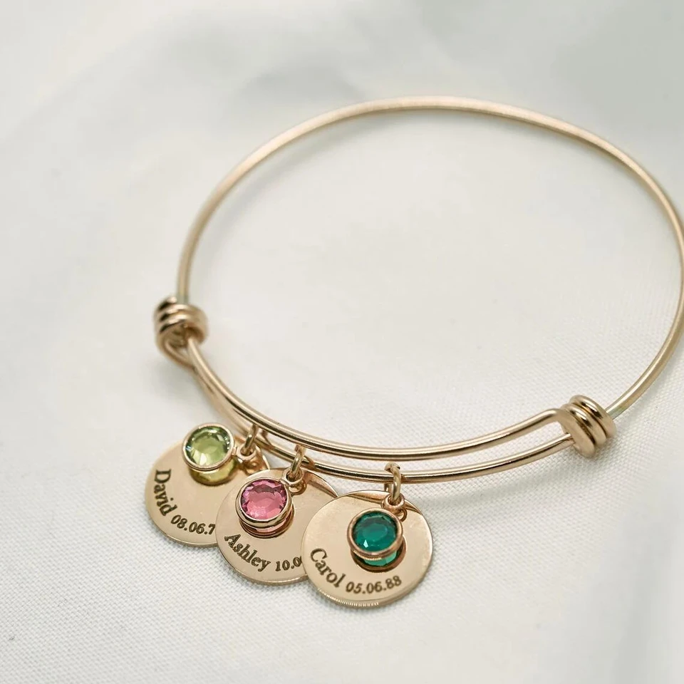 Personalizované priezviská z nehrdzavejúcej ocele Round Carchs Náramok s pôrodnými kameňmi Vlastné vyryté mená Bangle Gift pre matku