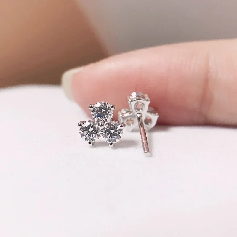 Pevné 14k biele zlato AU585 Platinum PT950 Náušnice Spot módne trojitý diamant Kompaktné náušnice Ženské náušnice