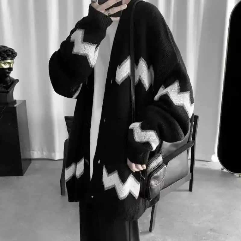 Pletený kardigan muž čierny sveter pre mužov kontrastné farby Coats Loose Designer Top Kórejské recenzie Otvorené oblečenie y2k fit neformálne recenzie