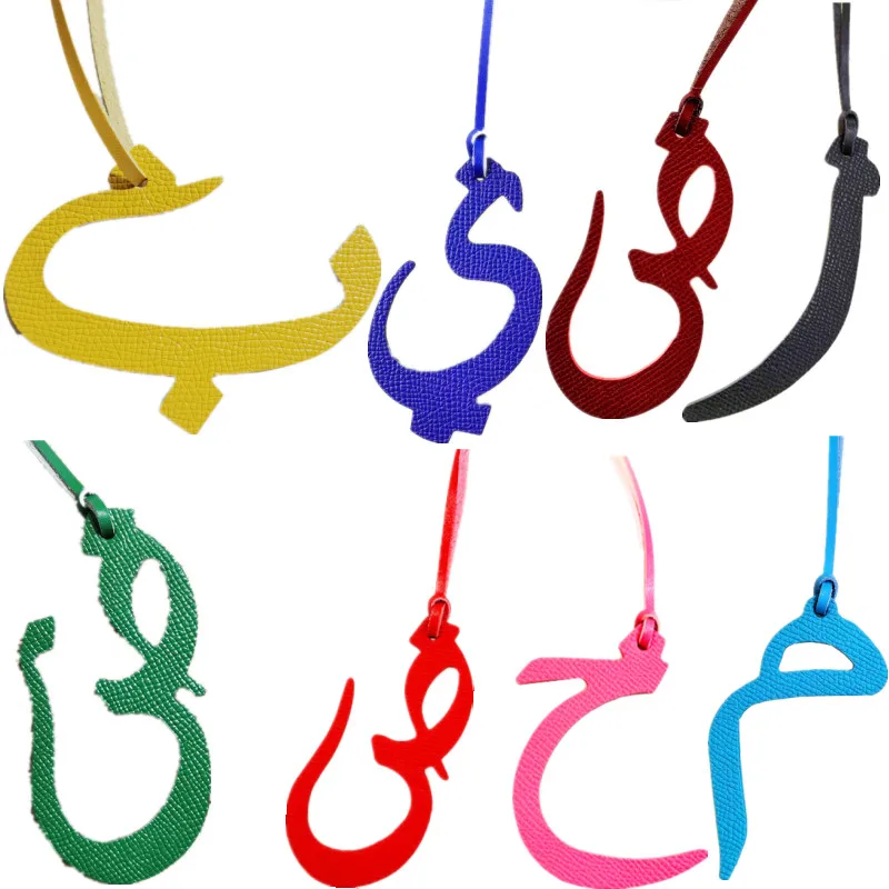 Postavenie luxusného luxusného originálnej prírodnej kože abeceda arabský list Keychain batoh prívesok dámske dámske dámske kúzlo