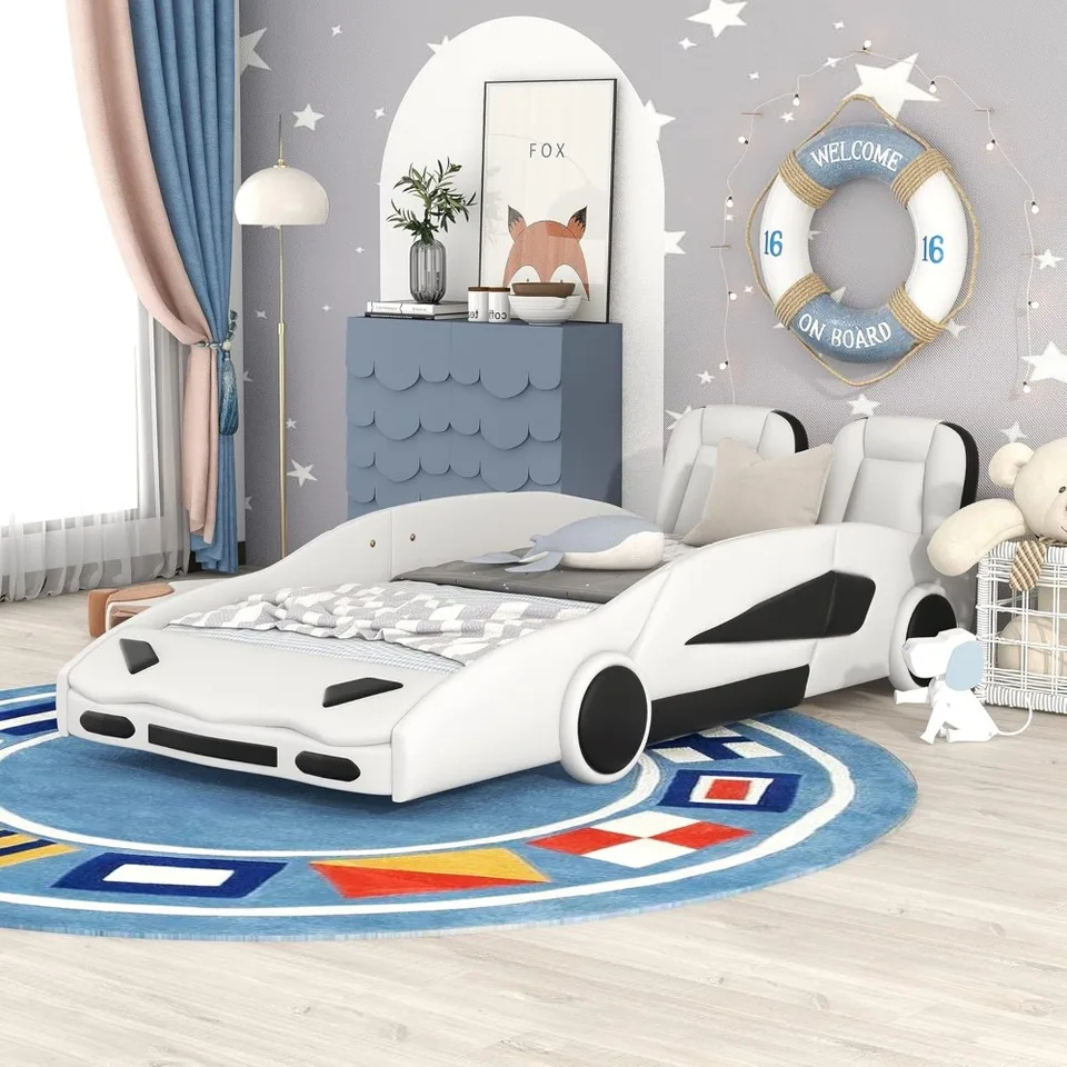 Posteľ auta s dvojitou veľkosťou, plošina v tvare pretekárskeho automobilu Drevená posteľná fóra s kolesami a obom