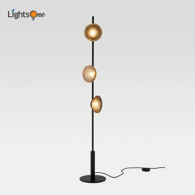 Postmoderné svetlo luxusná obývacia izba Vertikálna poschodová lampa Spálňa Štúdium sklo osobnosť Umenie podlahové svetlo