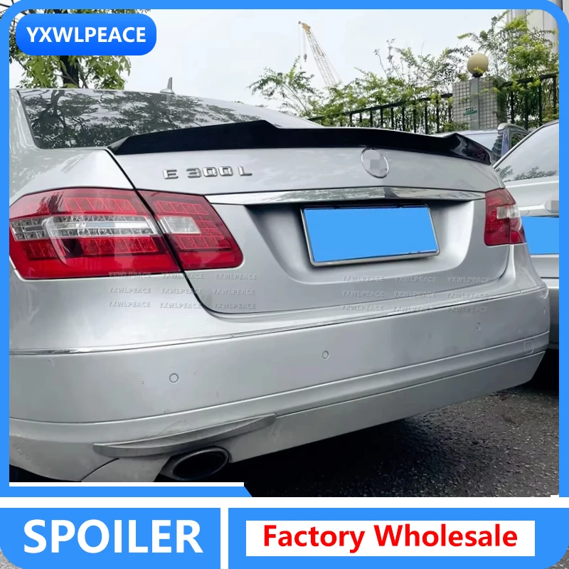 Pre Mercedes-Benz E-Class W212 4DOOR Sedan 2009-2016 CS STYLE Skutočné uhlíkové vlákno Zadné kmeňa KITY SPOIL SPOIL ADPOURKY