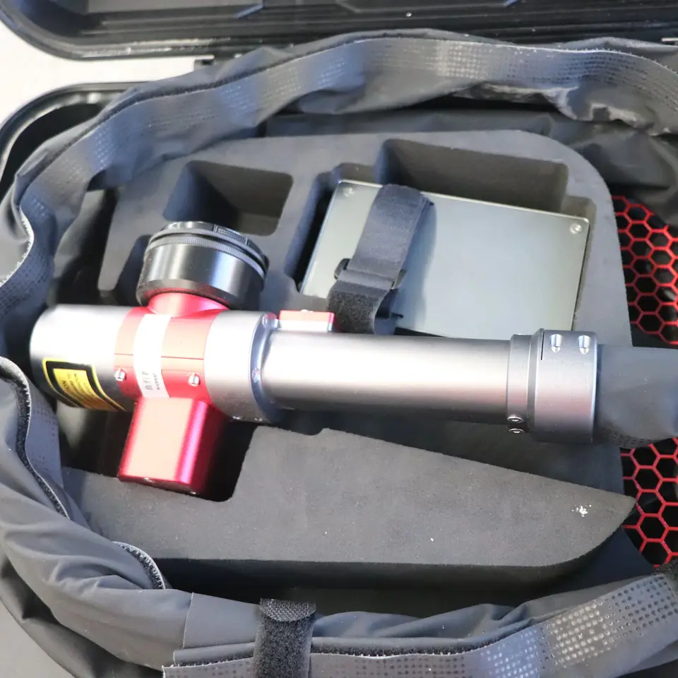 Prenosný kufrový laserový Rust Rover 200 W 300W 500W Pulzový laserový čistiaci stroj 100W