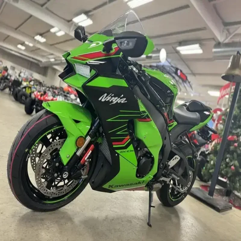 Pripravený na prepravu obrovskej zľavy z New Street Legal 2022 Kawasakis Ninjas ZX-10R Sports Motocykle