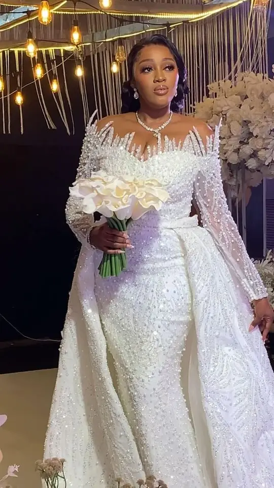 Prispôsobené svadobné šaty ASO EBI s odnímateľným vlakom Ženy Crystal