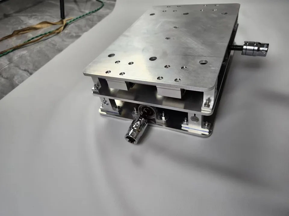 Prispôsobiť 2 Axis Moving Table Platforma xy tabuľka hliníkový pracovný stôl mobilná prenosná skrinka Lazer Tabuľka 210*310*95 mm