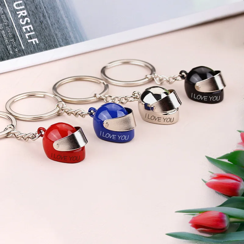 Prispôsobte si z nehrdzavejúcej ocele Keychain DIY laser vyrytý textový vzor motocyklovej prilby Štýlové darovacie kľúče