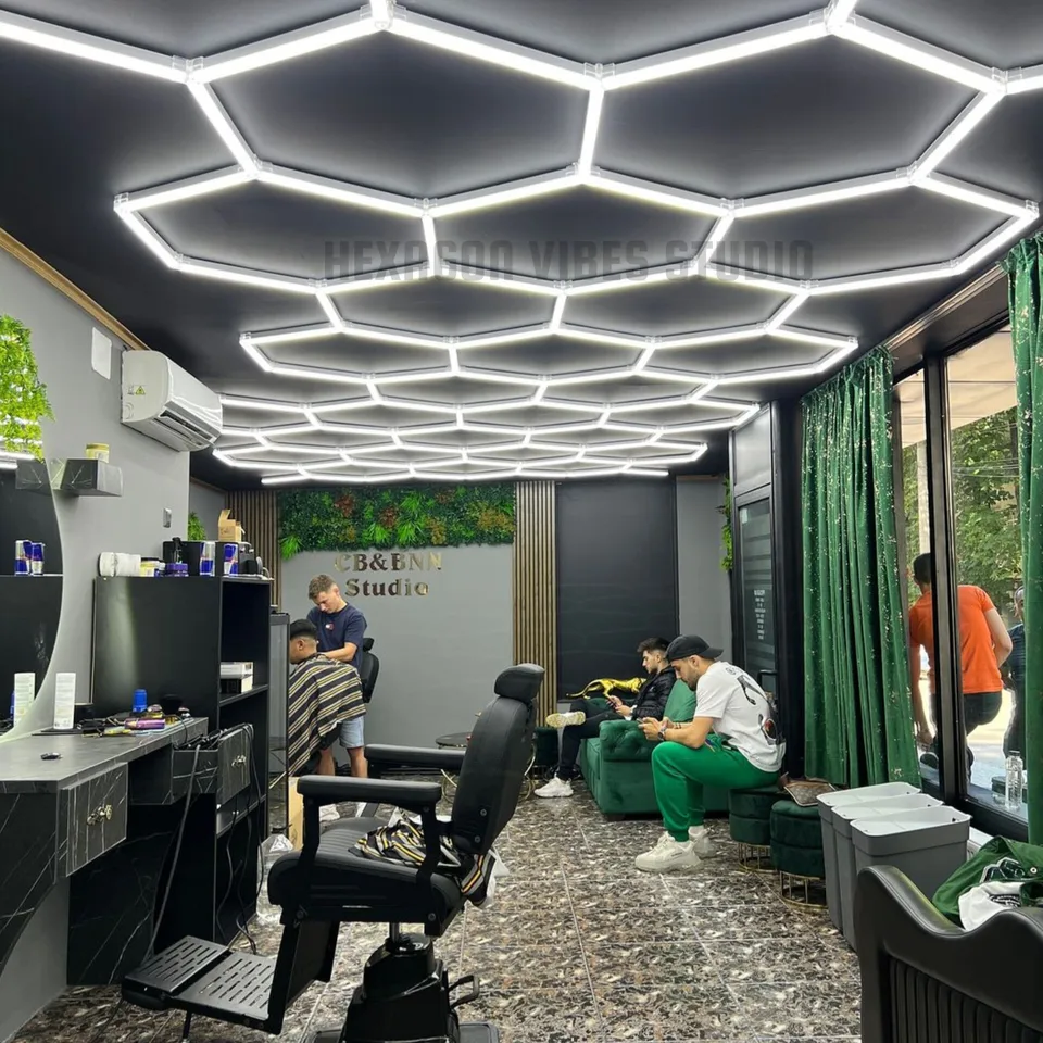 Profesionálny Barbershop Hexagon LED stropné svetlo 6500K Cool Biele plástové garážové svetlo 110V-240V LED trubica Detailné svetlo
