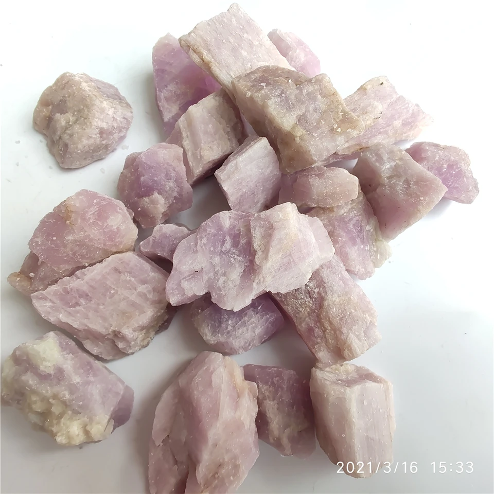Prírodné fialové Spodumene Kunzite Stone Roughton Minerálne kamene liečivé dekorácie Prírodné kamene a minerály