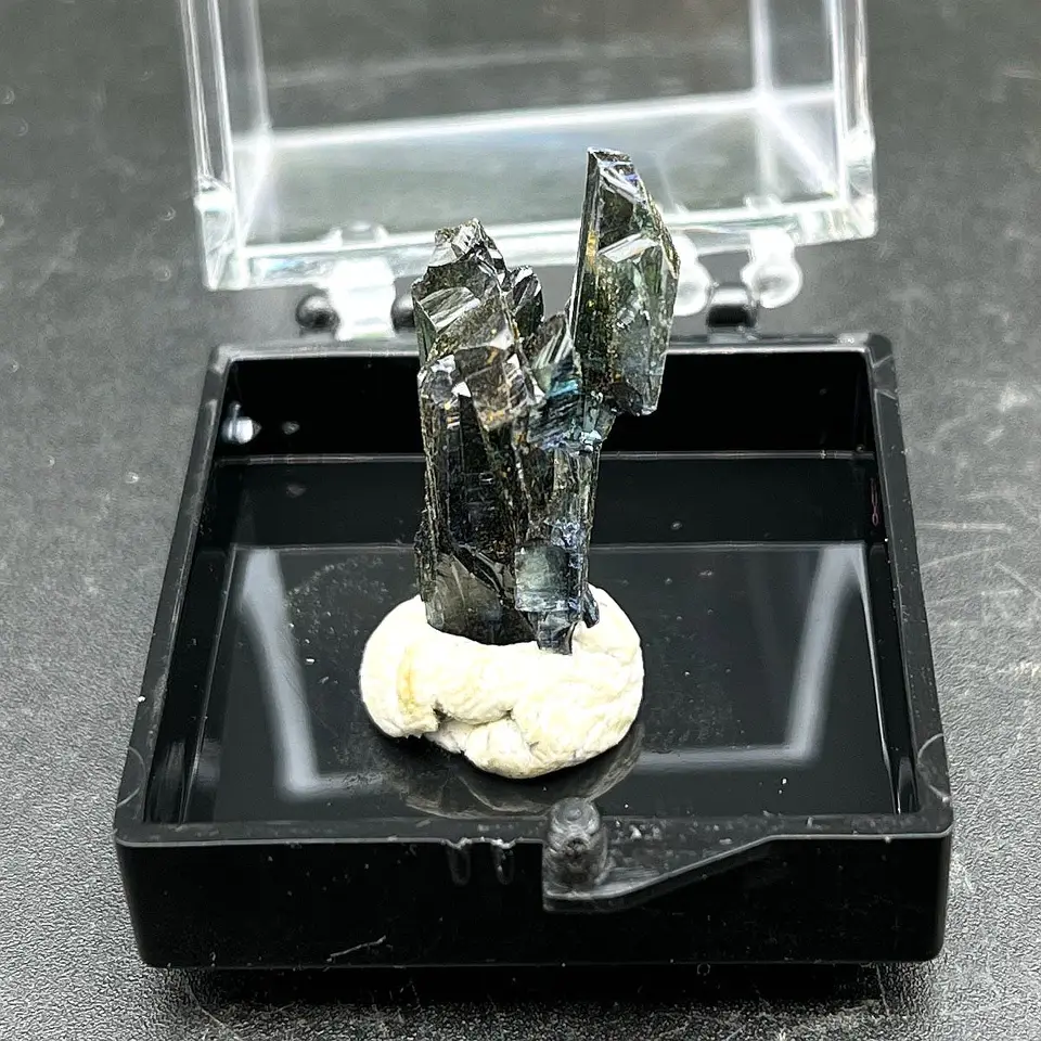 Prírodný vzácny brazílsky azurit (modrá železná pôda) Minerálna vzorka kameň a kryštálové hojenie krištáľových domácich dekorácií 3,5 cm