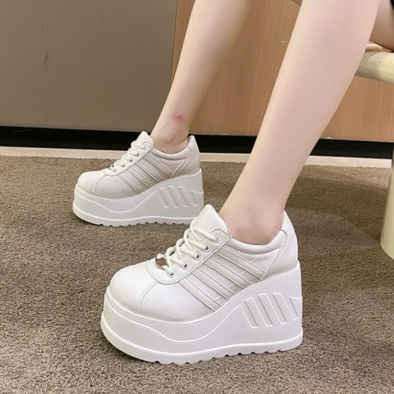 Punk gotické čerpadlá Ženy 2025 Nová hrubá podrážna platforma značky Mary Jane Shoes Wedge High Heels Party Cosplay Designer Lolita Shoes