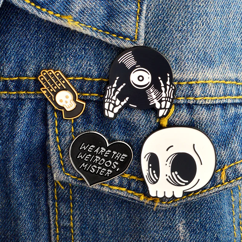 Punk čierna lebka CD CD smaltované špendlíky biela kostra brošľ za srdce Button odznak Halloween festival darčeky v taške šperky doplnky