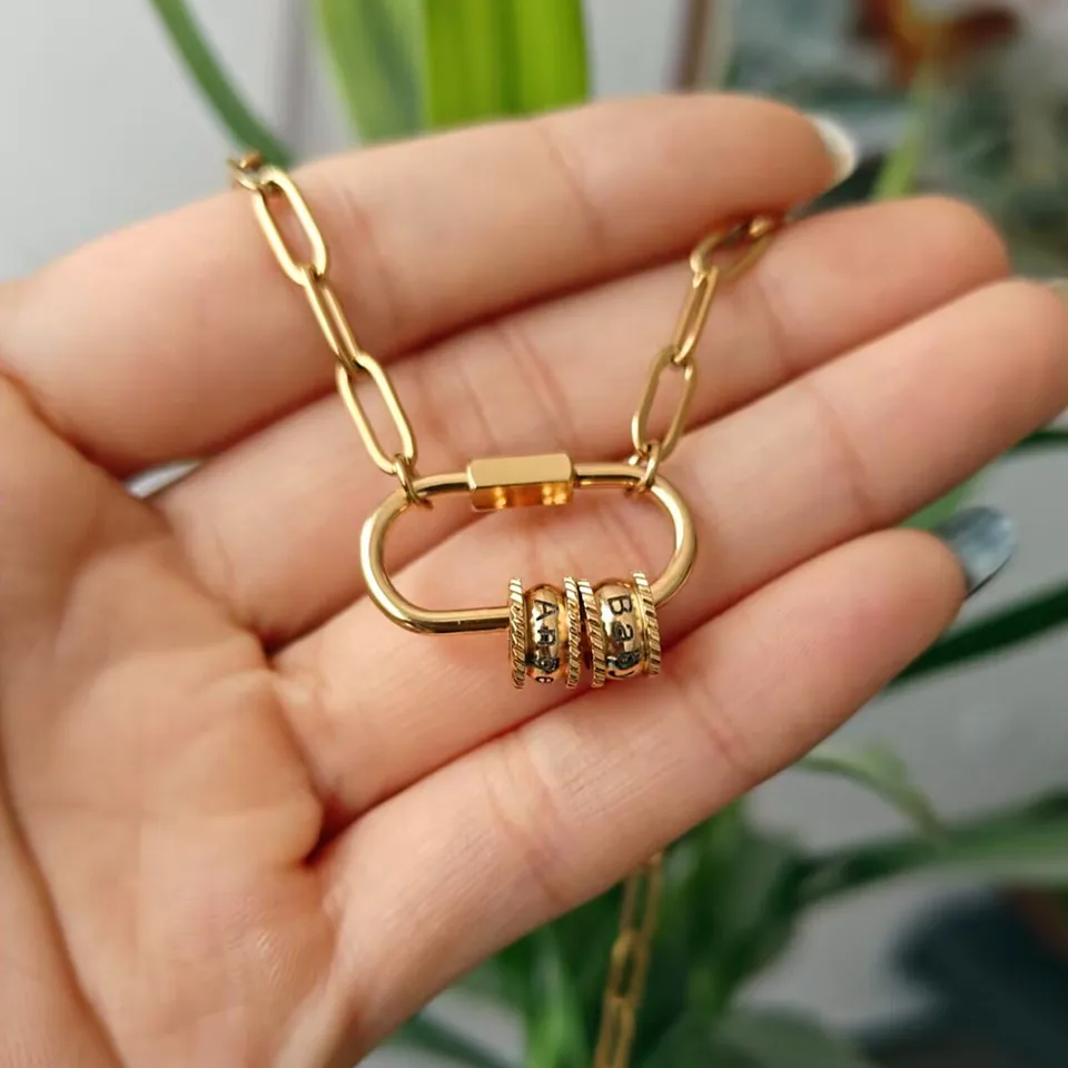 Punk šperky vlastné meno Carabiner Náhrdelník vyryté korálky Dátum Počiatočný list náhrdelník z nehrdzavejúcej ocele Prispôsobený darček