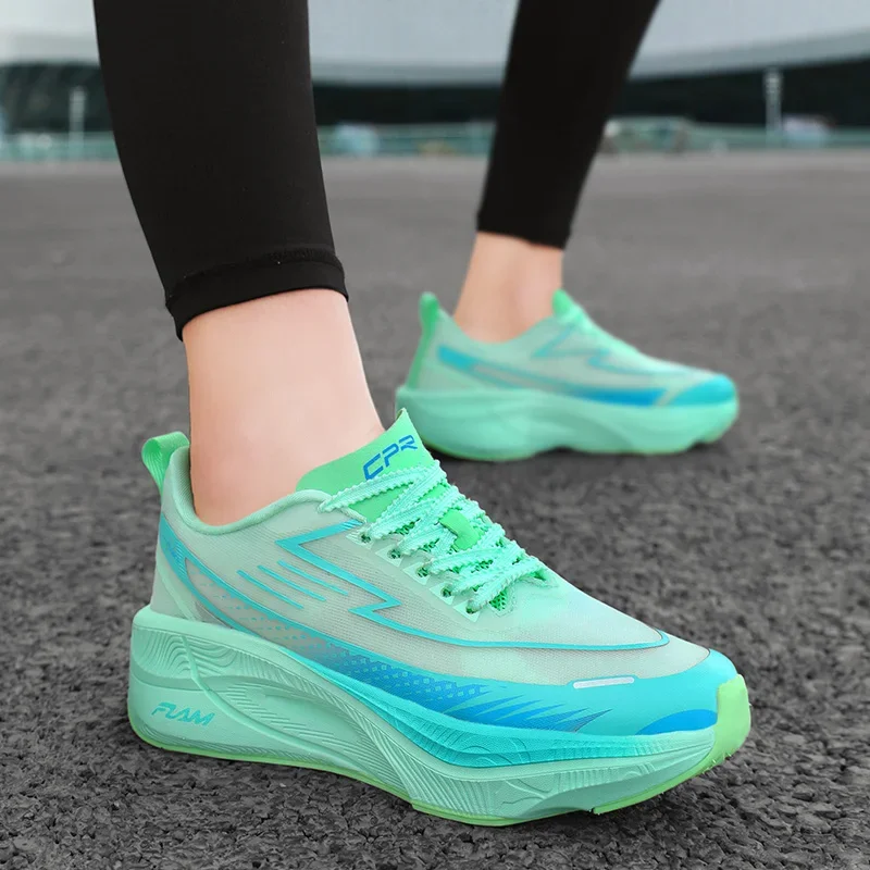 Pánske topánky 2024 Nové uhlíkové tanier Ultra Light Rebound Rebound Wear-Resistant pár topánok pre mládež Running Sports Shoes36-45