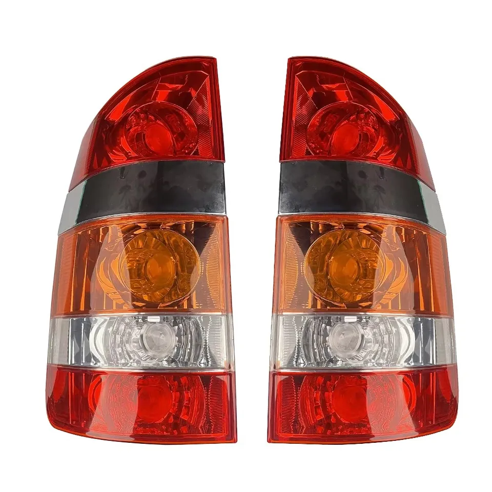 Pár chvostovej lampy pre Toyota Voxy Noah R60 Taillight 2001 až 2003 81550-28240 81560-28240