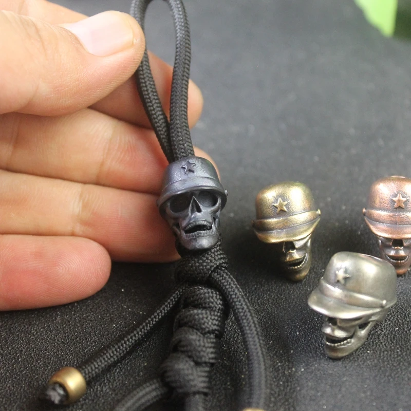 Päťbinizovaná hviezdna klobúk lebka Solider Head Head Schadz mosadz nôž korálka EDC Outdoor Paracord DIY doplnky na šnúrku prívesok