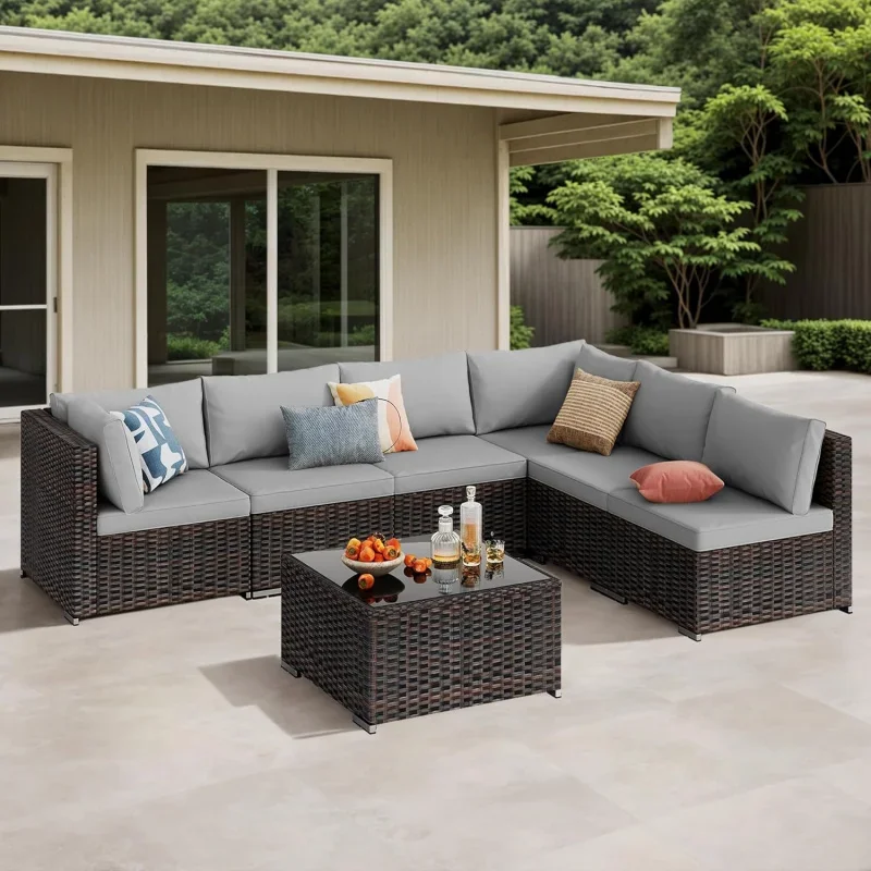 Qqsun 7-dielna sekcia, PE Rattan outdoor Furniture Patio Konverzácia set s vankúšmi a sklom