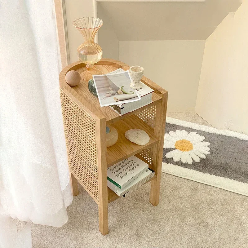 Rattanový stolík pre japonský štýl jednoduchý skladovací stolík Malá bočná skrinka wabi-sabi nábytok skutočný rattan tkanina skrinka