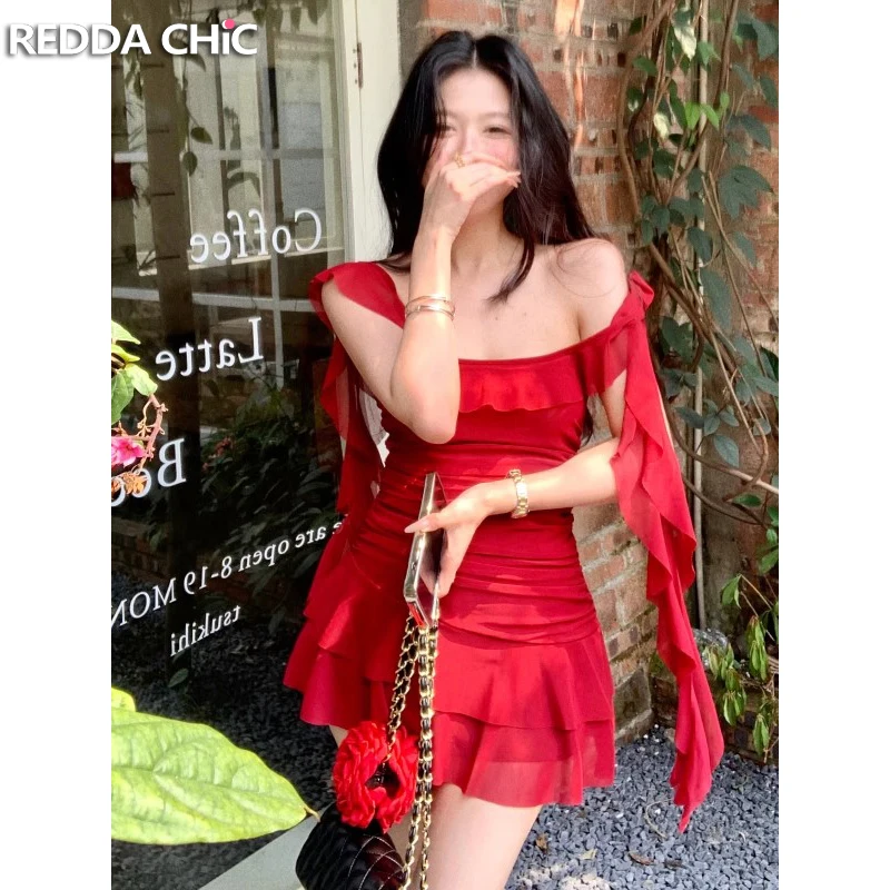 Reddachic Flowy Ruffle Mini červené šaty Ženy Príležitostný štvorcový krk Stretch Slim Fit Ruchon Bodycon Desire Diežte jednodielne letné plážové oblečenie
