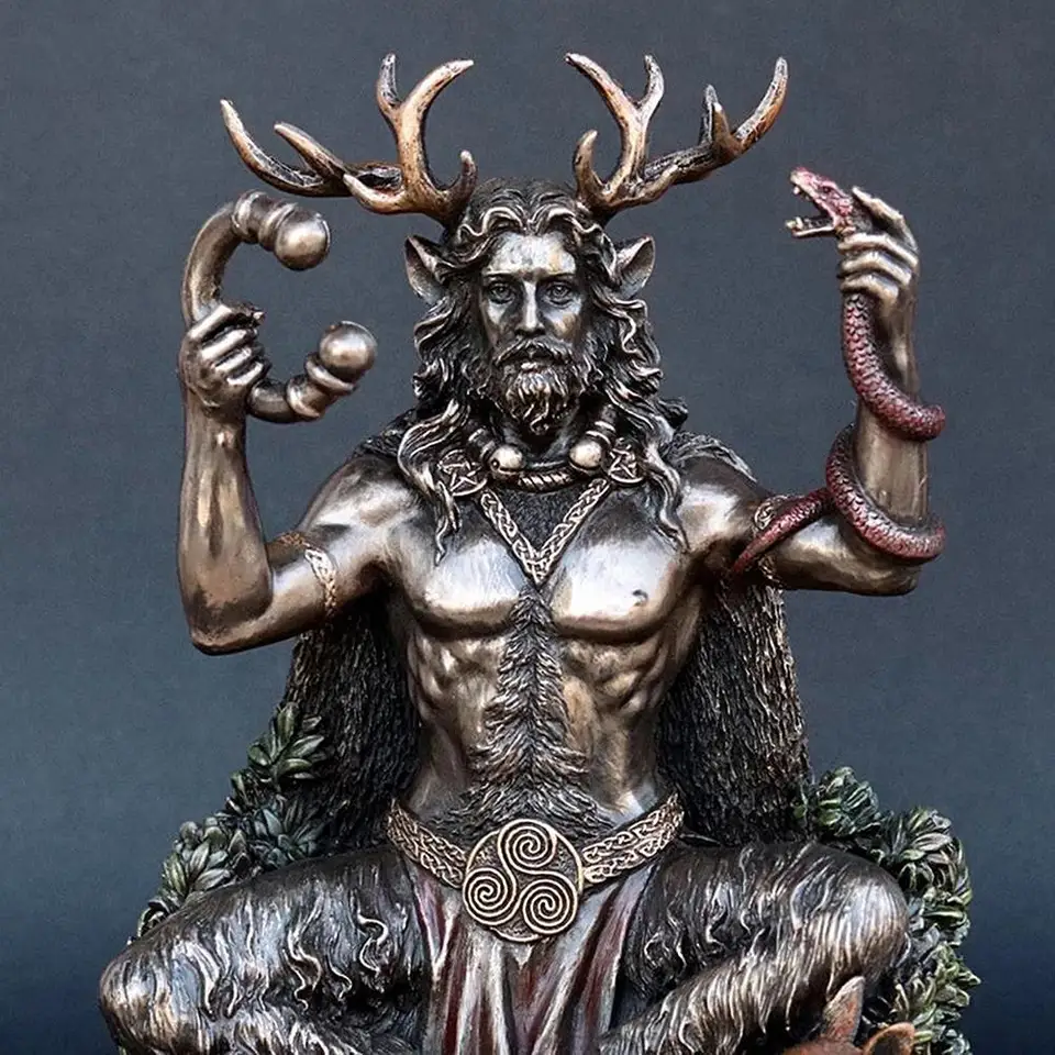 Resin Craft Garden Decoration Cernunnos sediaci socha socha keltského boha postava podsvetia pre dekoráciu domáceho dvora