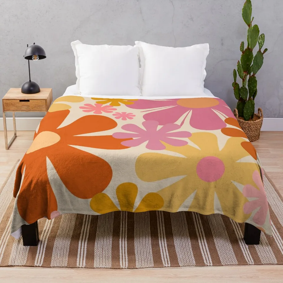 Retro 60. storočia kvety - kvetinový vzor v štýle Vintage v Thulian Pink, Orange, horčica a krémová prikrývka