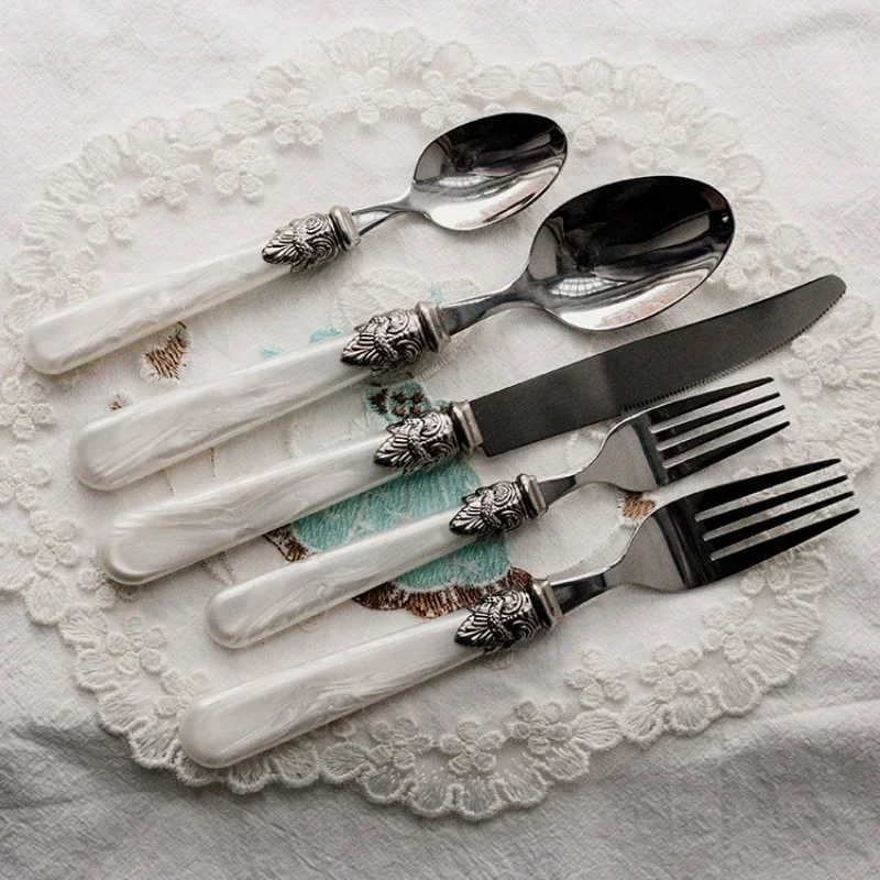 Retro Carving Pearl Spoon and Cork Set