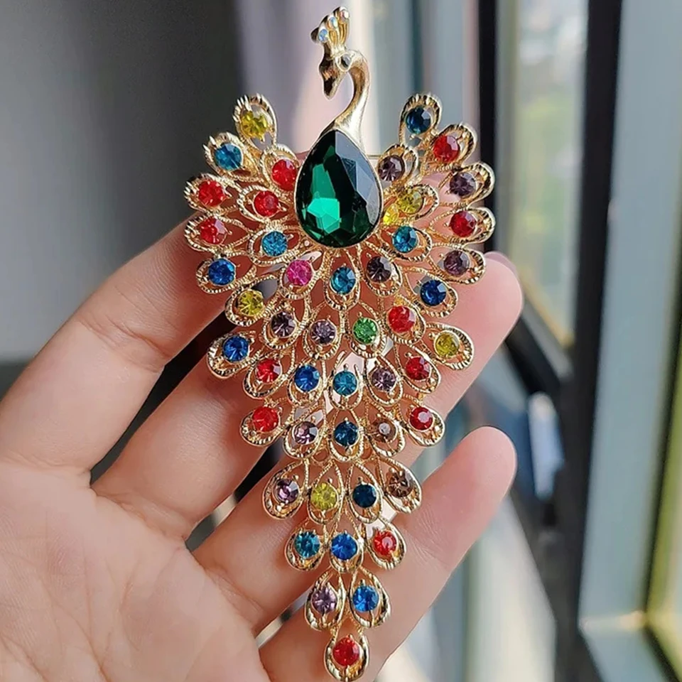 Robustný luxusný kreatívny farebný kamienok Páv brožby pre ženy Men Crystal Bird Animal Clopt Pins Party šperky