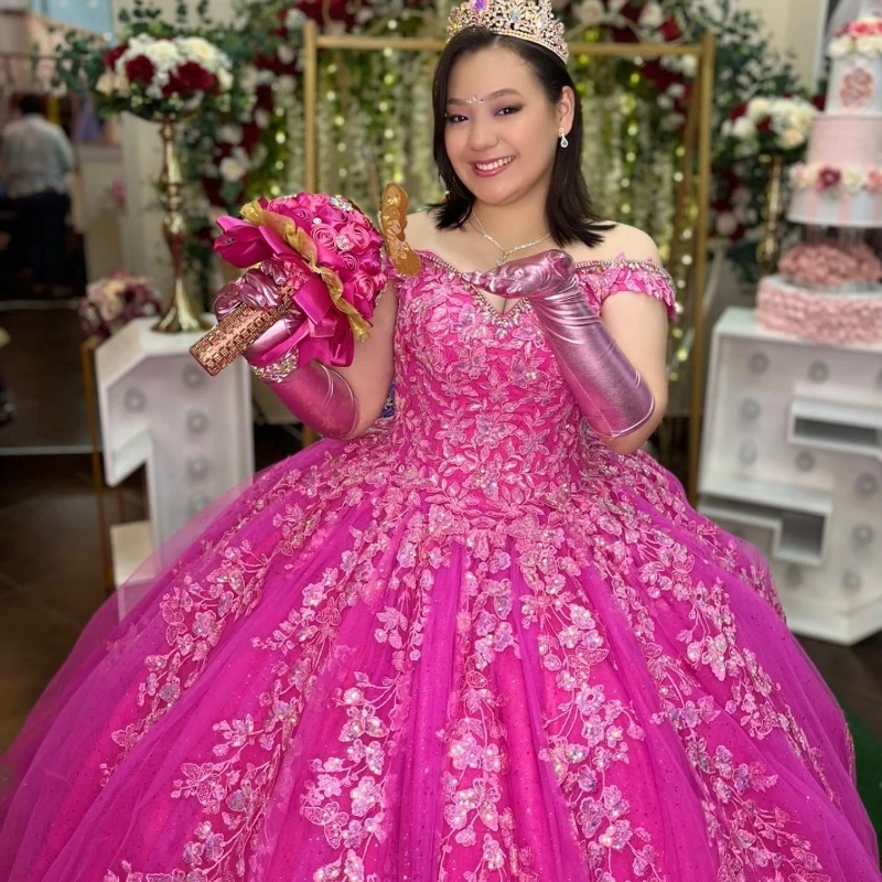 Rose Red Služba Quinceanera Šaty trblietavé čipkové aplikácie korálky Vestidos de 15 Anos narodeninové oslavy princezná formálne šaty
