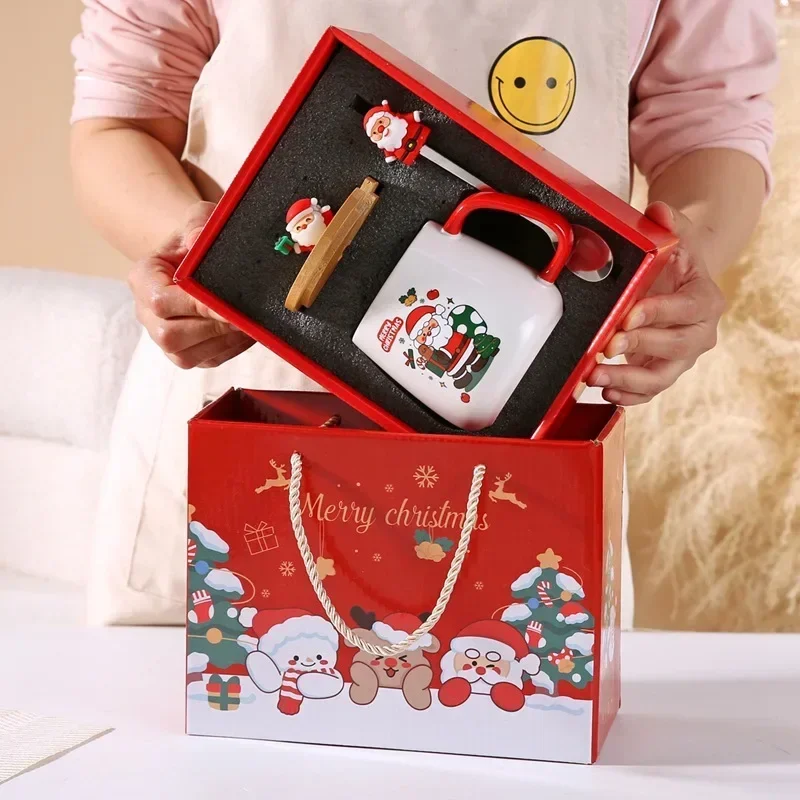 Rozkošné vianočné darčekové hrnčeky s vekom a lyžičkou, s vysokou hodnotou Santa Clausa a sobia keramický pohár, suvenír