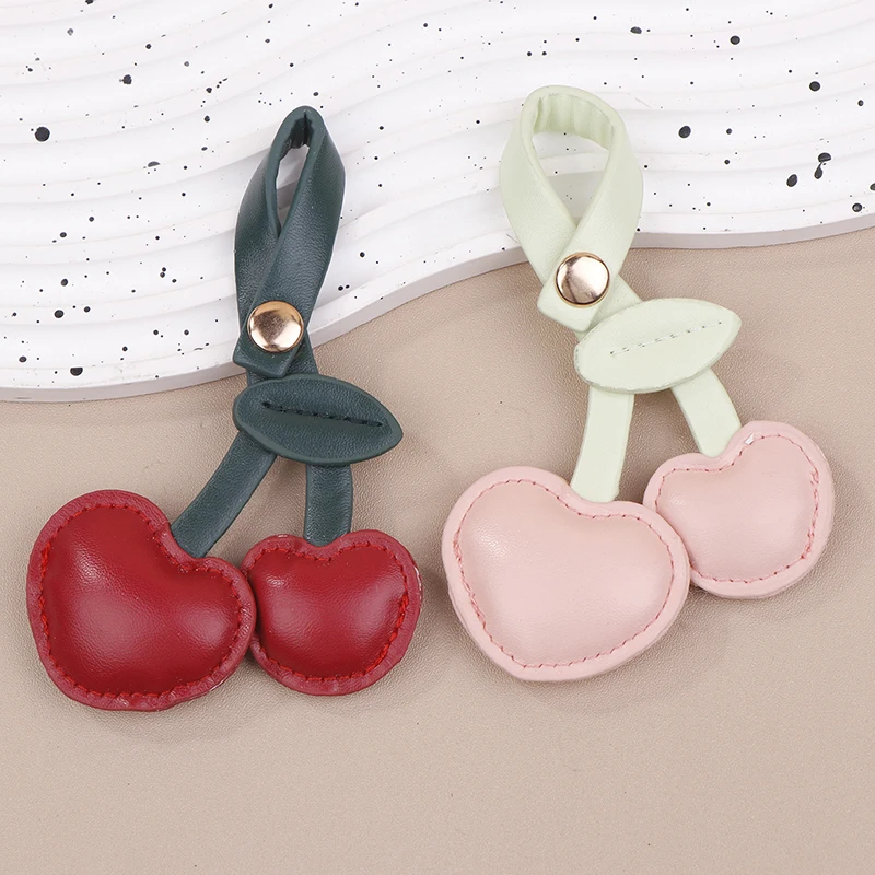Roztomilé 3D kožené broskyňové srdiečko Cherry Car Key Chains