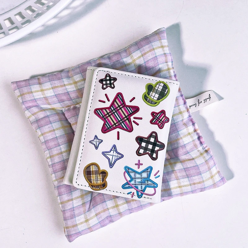Roztomilé peňaženky pre ženy hviezdne výšivky skladacie skladanie Krátka hasp kabelka Malé držiaky kariet Clutch Clutch Nové ženy peňaženka