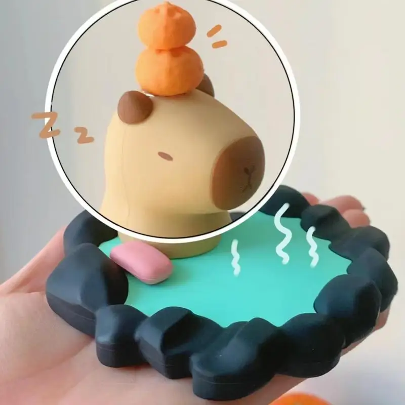 Roztomilý Capybara Bath Phone stojan Capybary v Hot Springs Držiteľ telefónu kreatívny stôl dekorácia na narodeniny vianočný darček