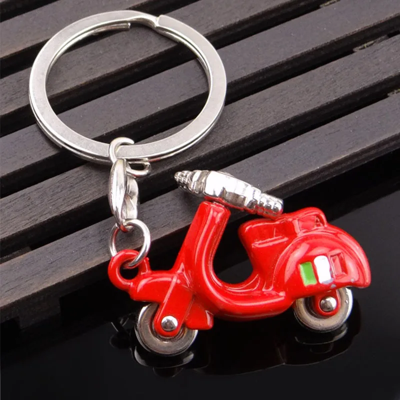 Roztomilý kovový motocykel Keychain Kreatívne autá Keyrings módny malý darček pre mužov Ženy pány Priatelia prívesky